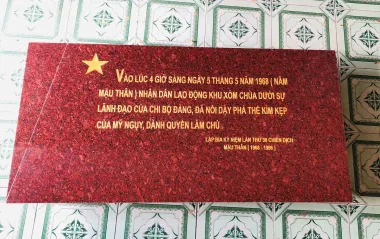 BIA ĐÁ HOA CƯƠNG